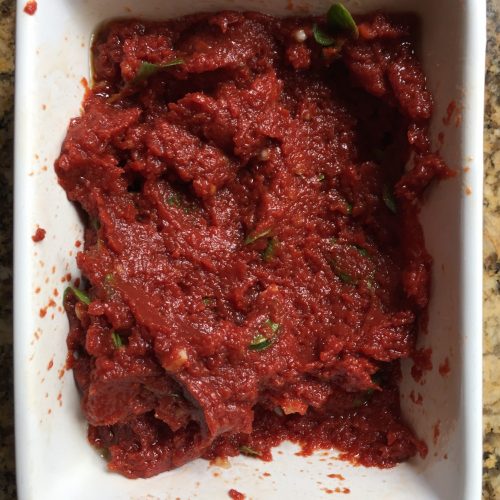 Easy pizza sauce, thick and packed with flavor. Made with tomato paste, fresh garlic, salt, olive oil and oregano.