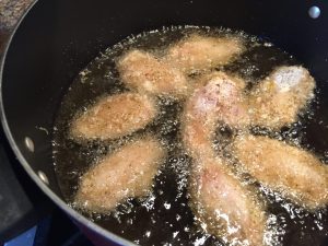 Fry chicken wings in oil