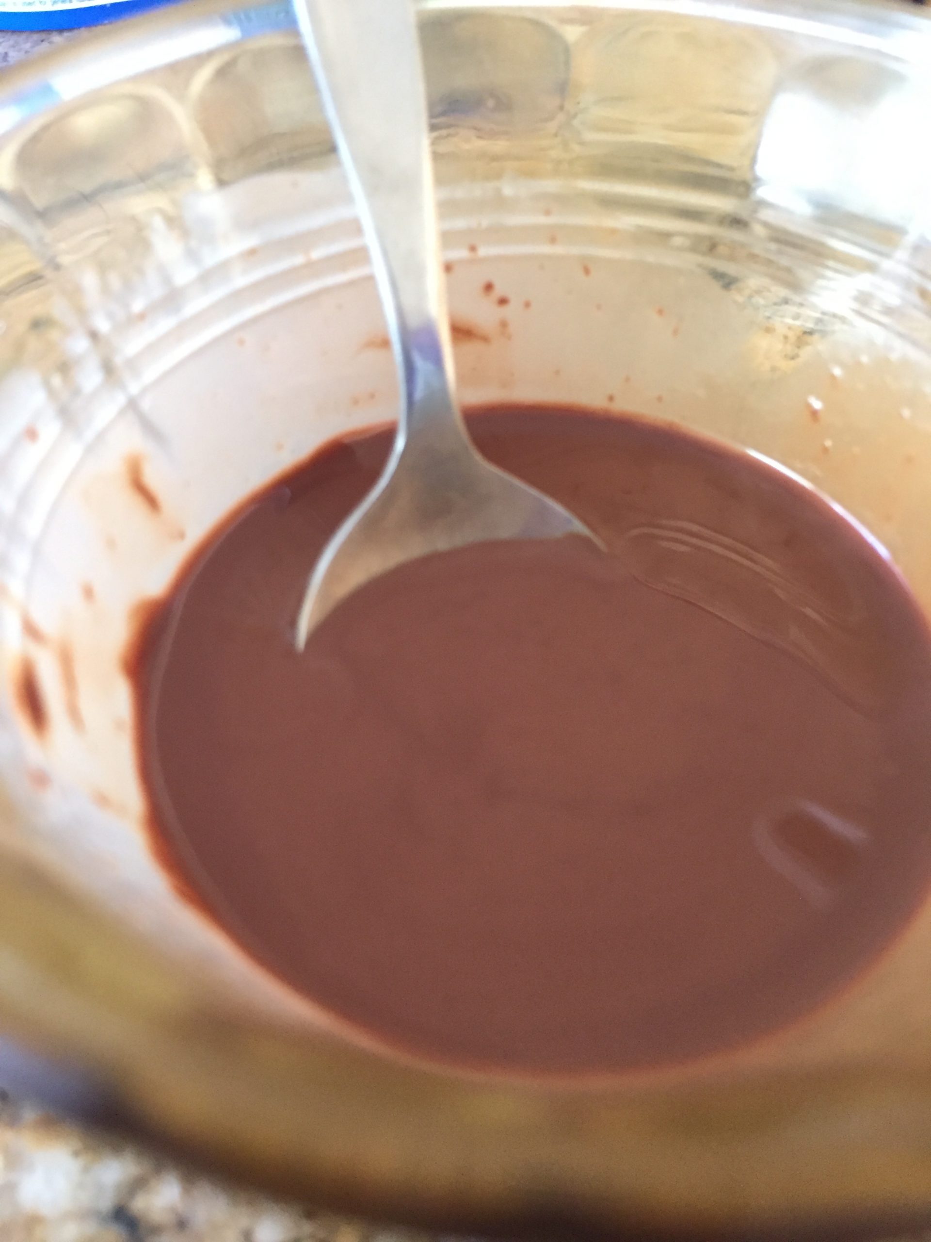 Melted chocolate with coconut oil for hard shell chocolate sauce