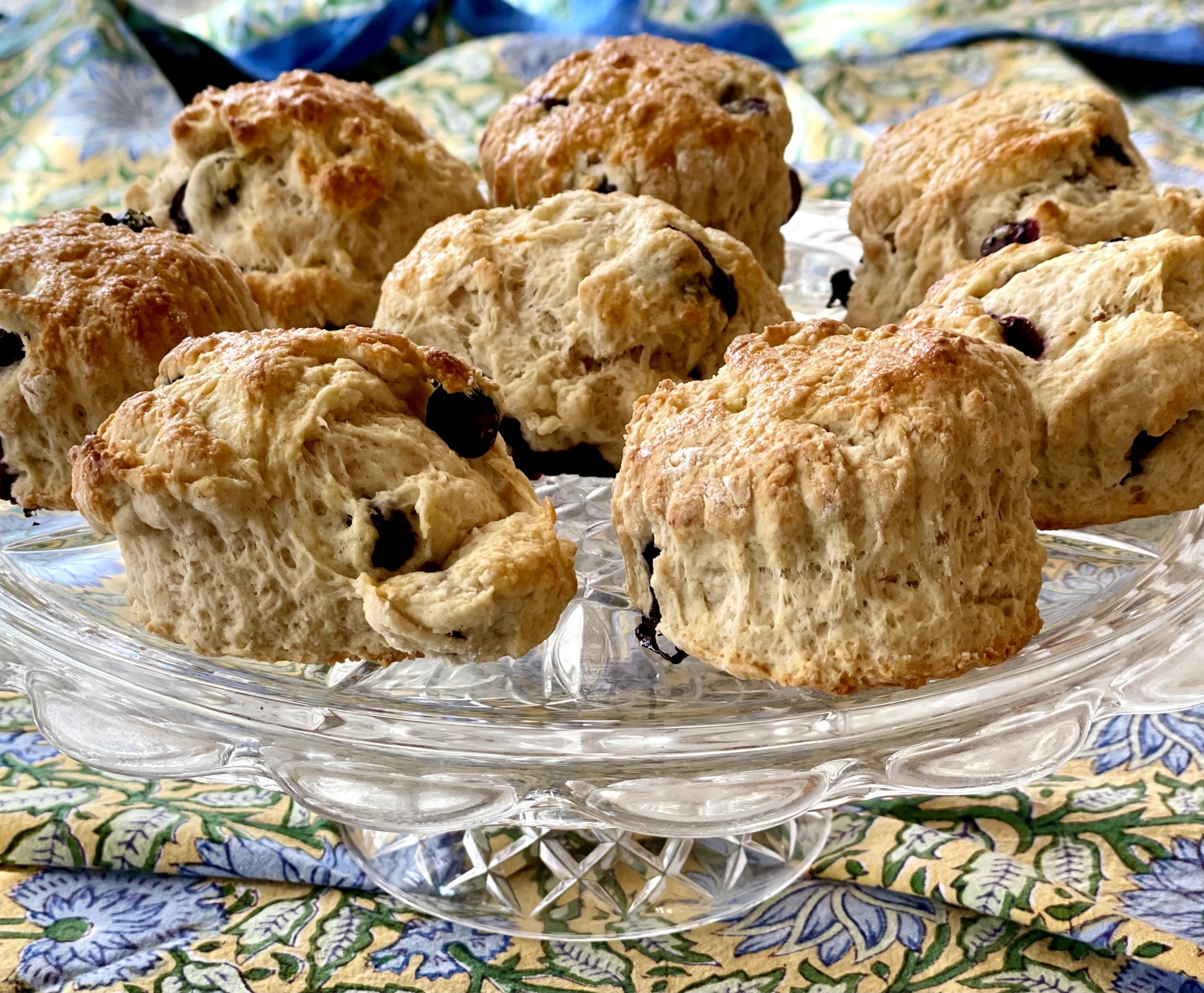Blueberry scones with kefir and sourdough