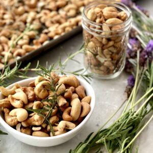 Roasted rosemary cashews