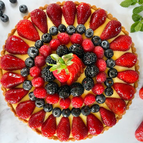 Berry tart with custard