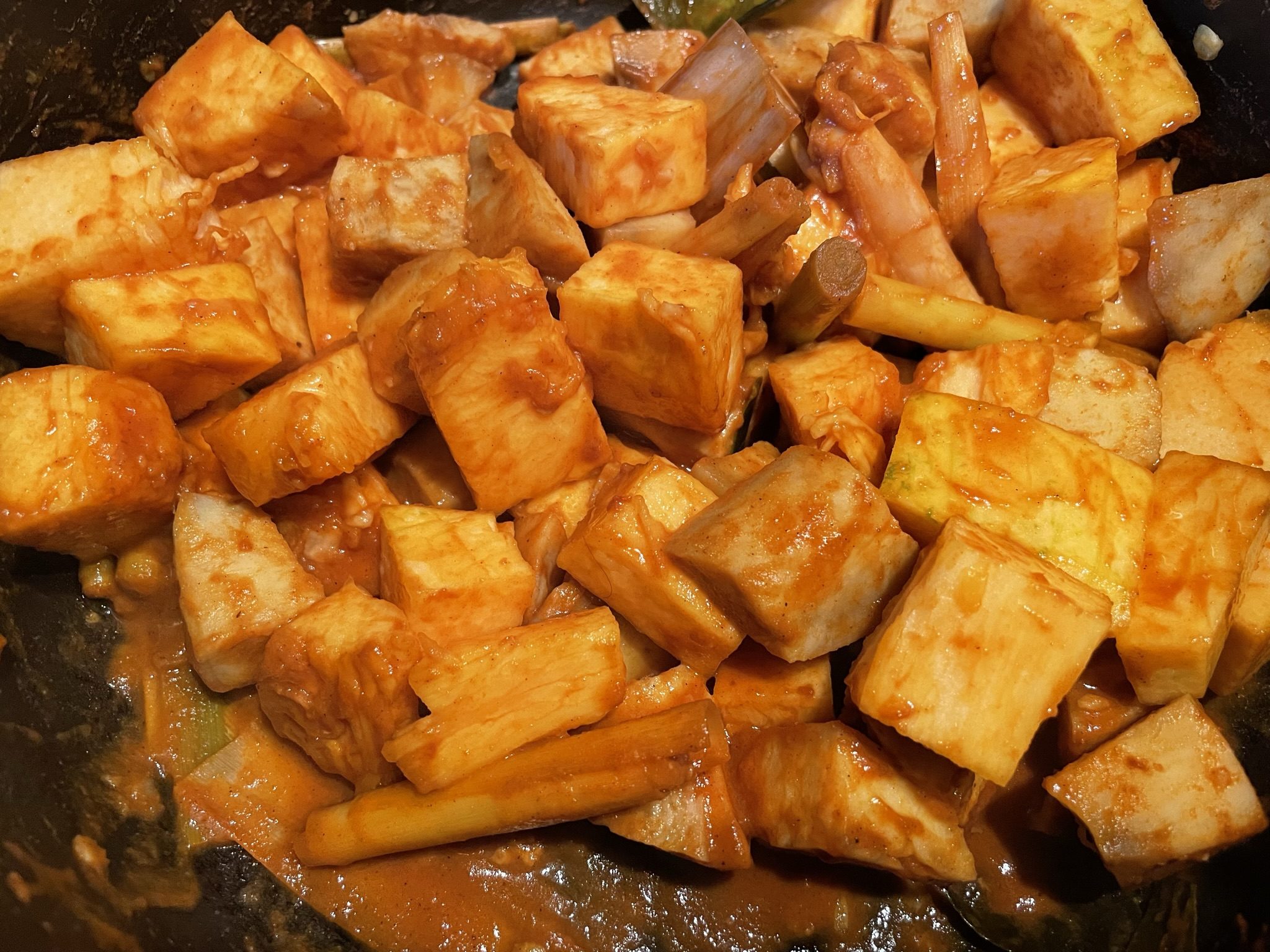 Allow the vegetables to be cooked with curry paste and water.